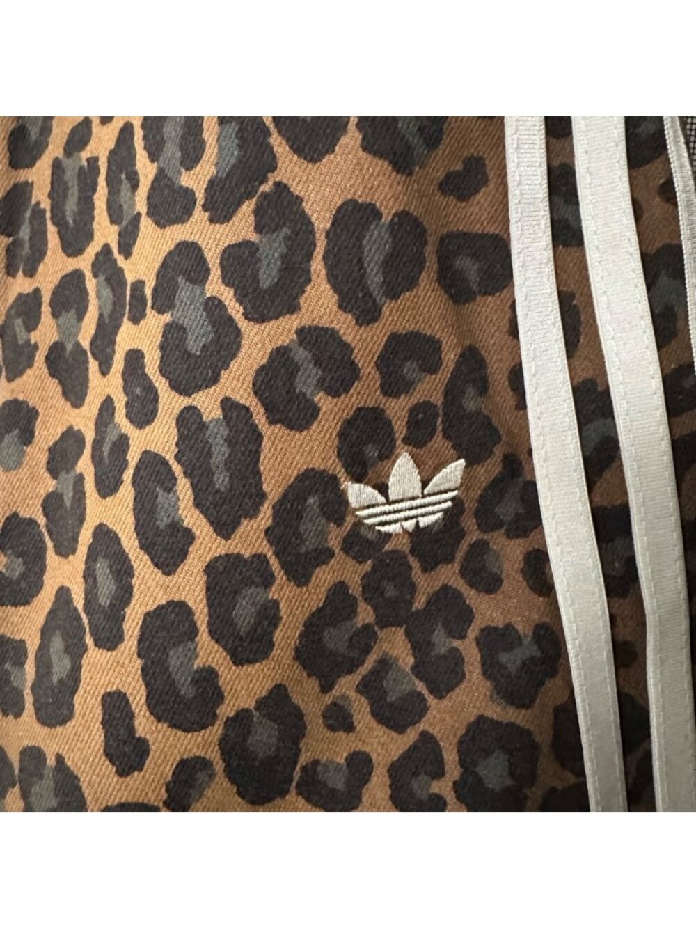 ⭐Adidas Originals Leopard Denim Jean DMN Loose Pants Womens Sz 28 Brown KA2680 - Picture 8 of 8